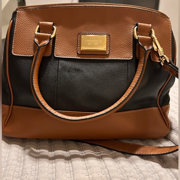 Tignanello Handbags - NEW- Tignanello Purse *Genuine Leather*